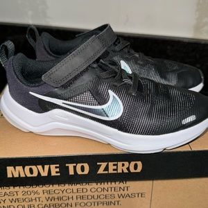 Nike girls Downshifter 12 running (PSV) shoes Sz 12c